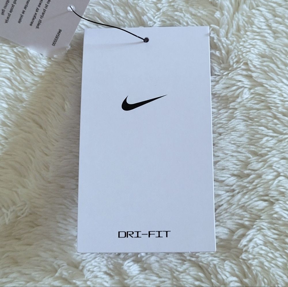 Nike👟 "Basketball"🏀 With Holographic Swoosh Dri-Fit Tee👕 - NWT - Picture 7 of 16